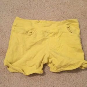 Yellow comfy short shorts!